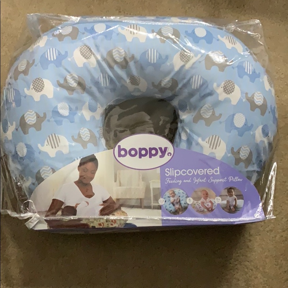 SOLD❌Boopy pillow & 2 extra covers